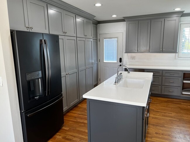 Building Photo - 3 Bed 2 Bath Home For Rent in an Excellent...
