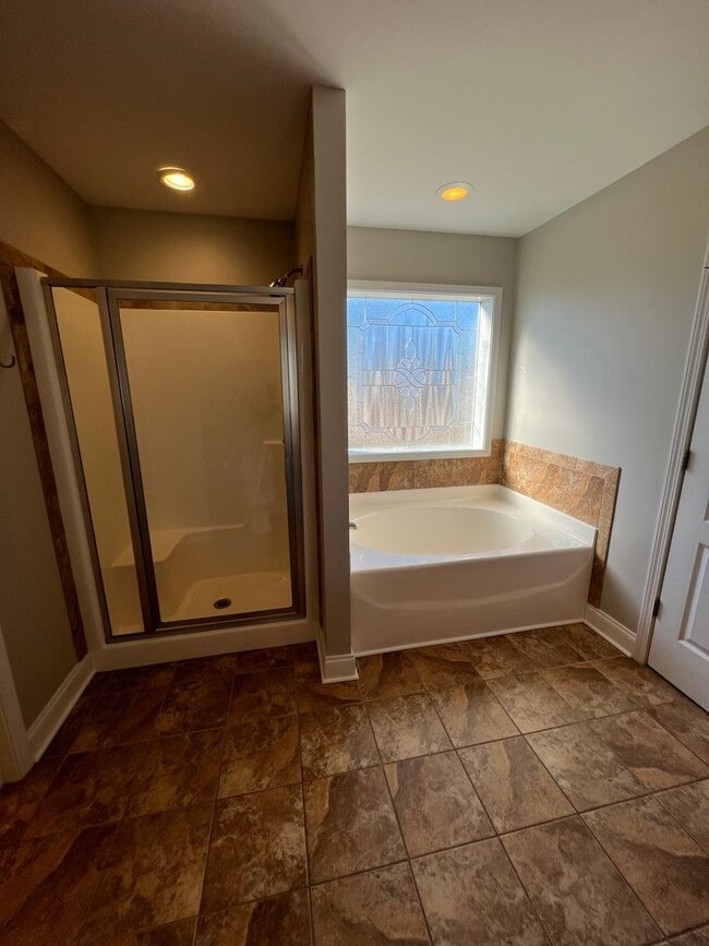 Building Photo - Beautiful 4 Bed, 2.5 Bath Westgate Home