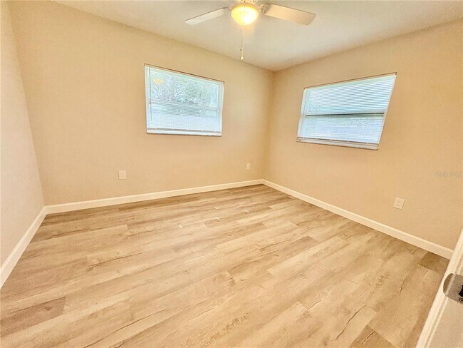 Building Photo - 3126 Shamrock Dr