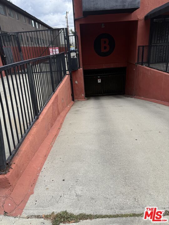 Building Photo - 1816 N Gramercy Pl