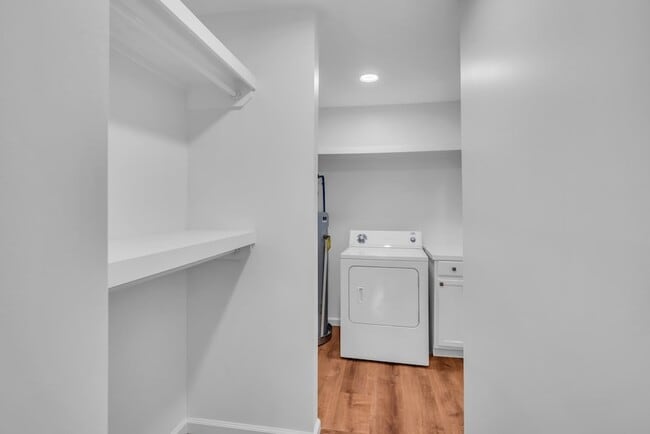 Building Photo - 3232 Hinkle Dr