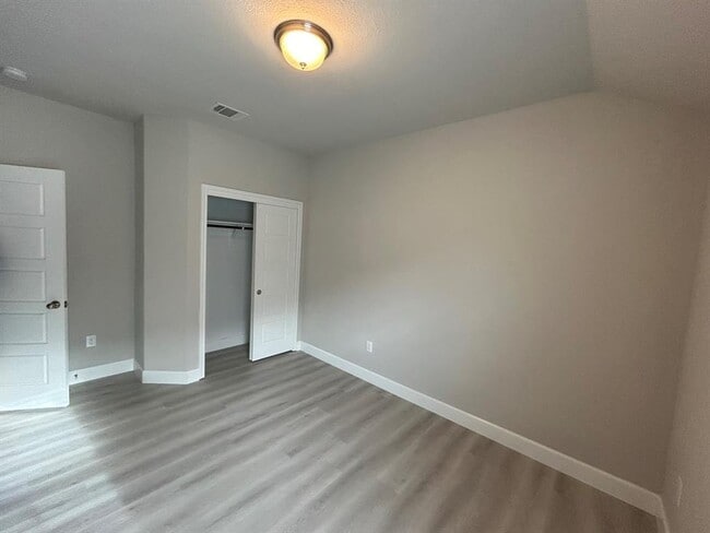 Building Photo - 197 Limerick Rd