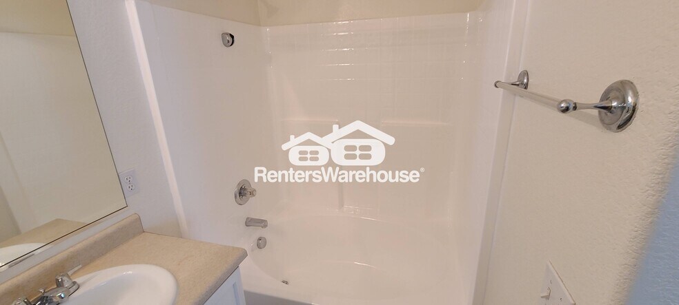 Building Photo - 15311 W Sierra St