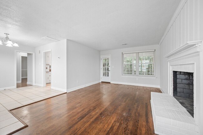 Building Photo - 4620 Golf Park Dr