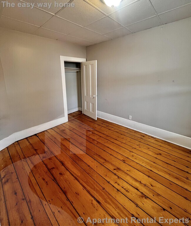 Building Photo - 9 School St