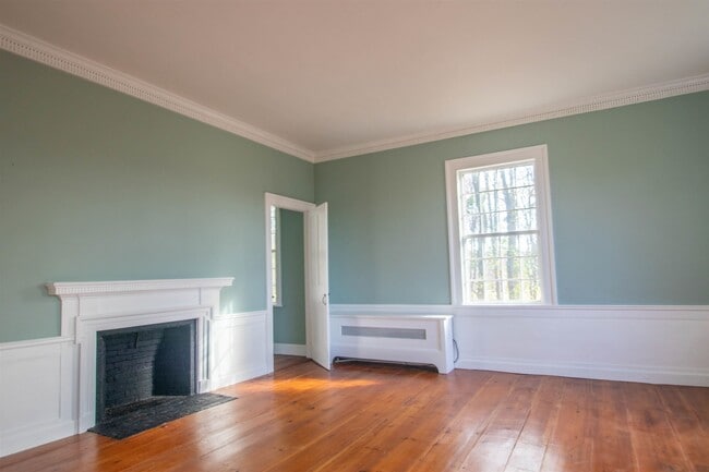 Building Photo - 267 N River Rd