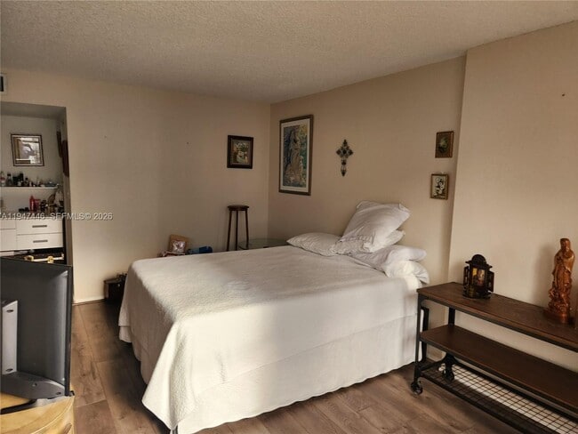 Building Photo - 1925 Brickell Ave