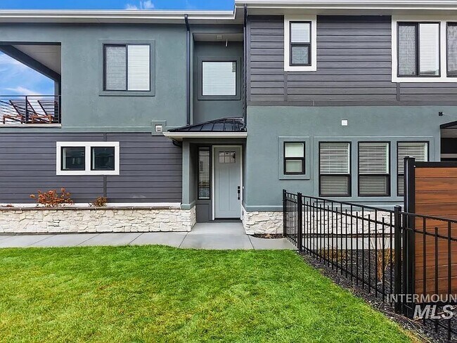 Building Photo - 3220 S Sedgebrook Ln