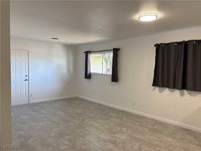 Building Photo - 2005 Fontenelle St