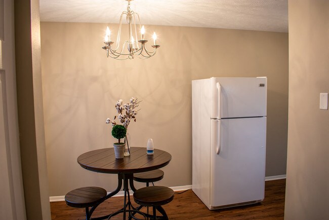 Building Photo - 1085 Cs-1574