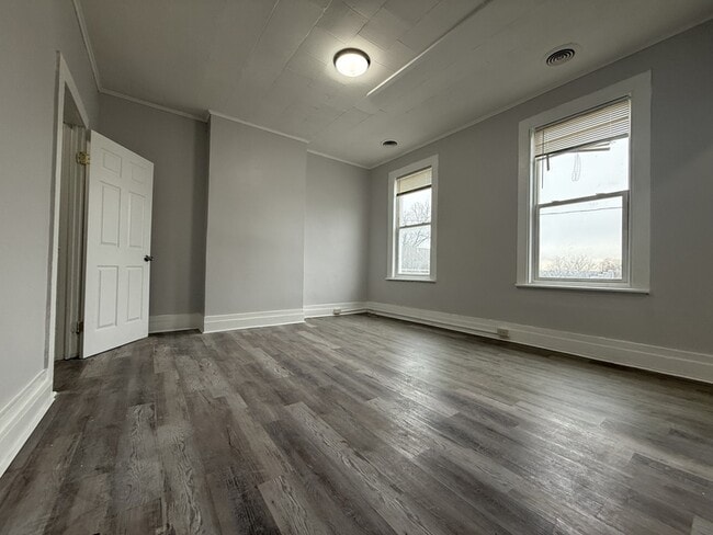 Building Photo - 11 Osborne St