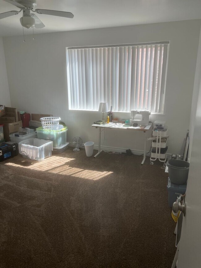 Building Photo - 2 bed/1 bath - Available for immediate one...