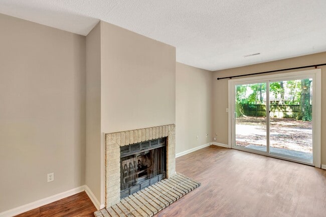 Building Photo - Charming 3BR/2B Duplex in Gadsden Acres – ...