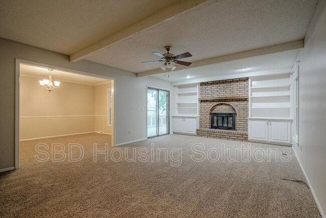 Building Photo - 405 SE Dales Ct