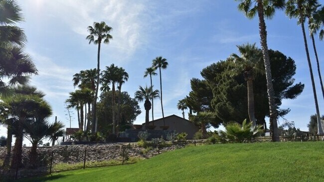 Building Photo - 11 E Orange Grove Rd