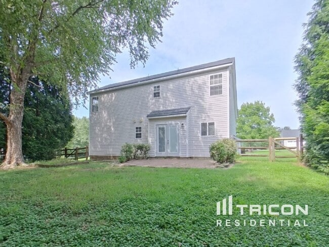 Building Photo - 149 Lantana Dr