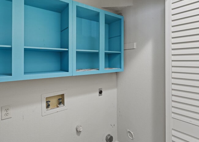 Building Photo - "Spacious 3-Bed Sanctuary with 2.5 Baths o...