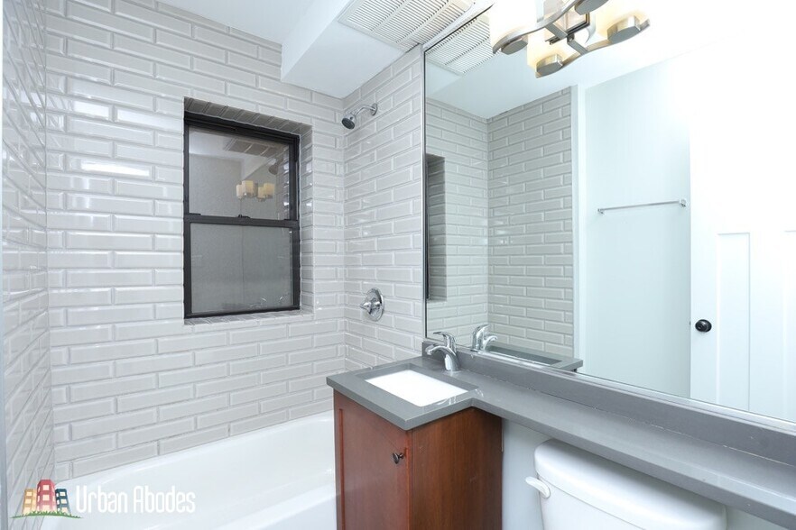 Building Photo - 557 W Arlington Pl