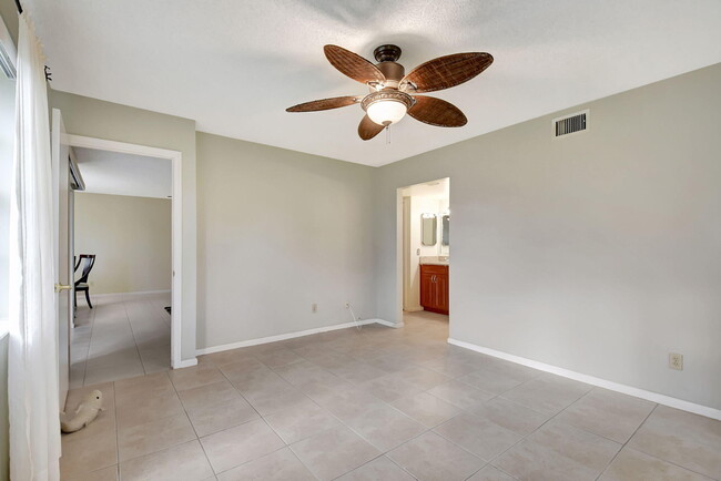 Building Photo - 6025 Parkwalk Dr
