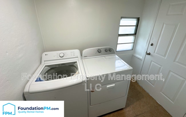 Building Photo - 1492 Faxon Ave