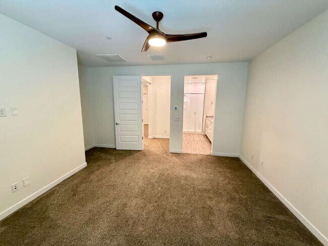 Building Photo - 4077 S Sabrina Dr