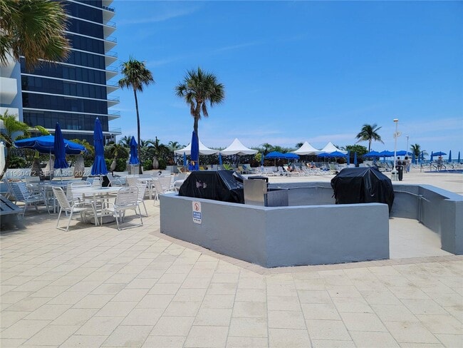 Building Photo - 2030 S Ocean Dr