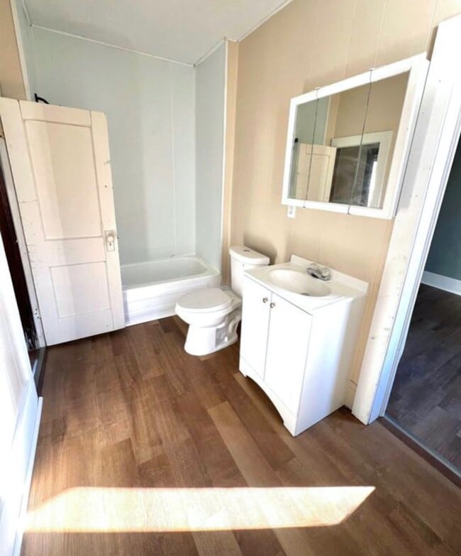 Building Photo - 709 E Ave B