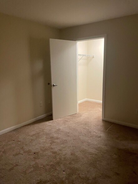 Building Photo - 525 Crown St