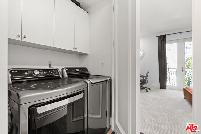 Building Photo - 137 S Spalding Dr