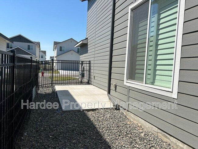 Building Photo - 4987 W Avilla Dr