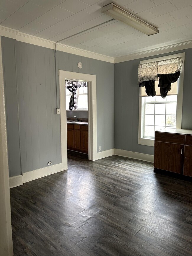 Building Photo - 212 S Bonner St