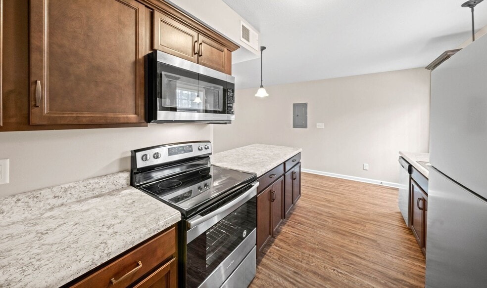 Building Photo - 1560 E Knollwood Cir