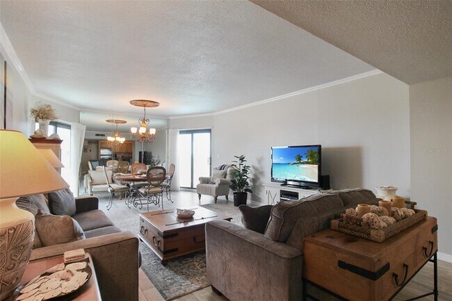 Building Photo - 1050 Longboat Club Rd
