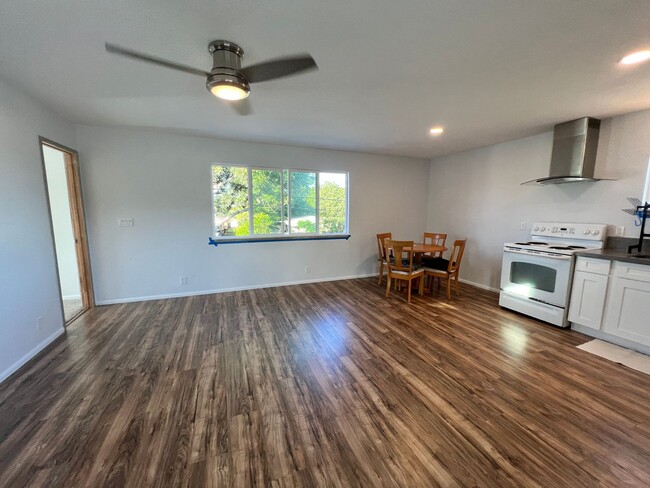 Building Photo - Available December 1st - Two bedroom 1 bat...