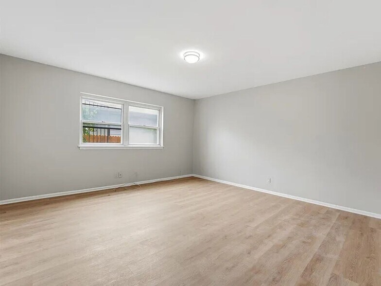 Building Photo - 2735 Waleetka St
