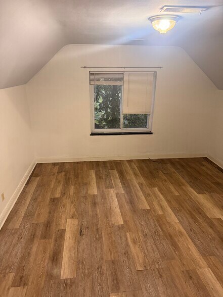 Building Photo - 105 Forest Ave