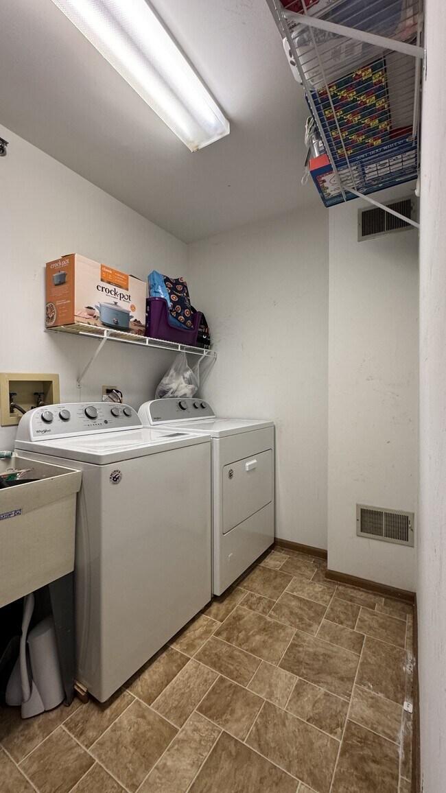 Building Photo - 5S455 Scots Dr