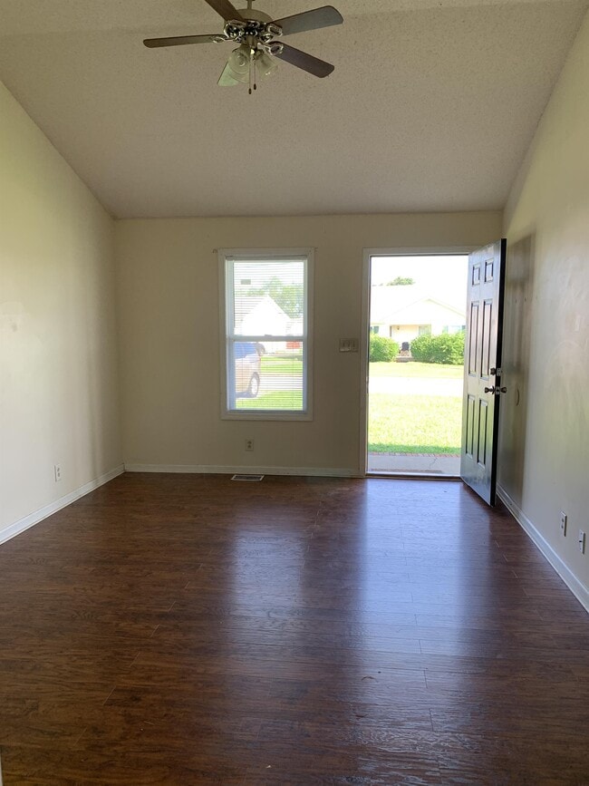 Building Photo - 1928 Timberline Cir