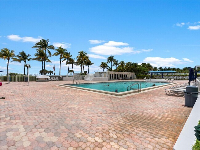 Building Photo - 5005 Collins Ave