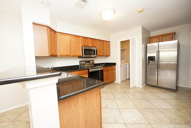 Building Photo - Two bed townhome in Bluewater with a Commu...