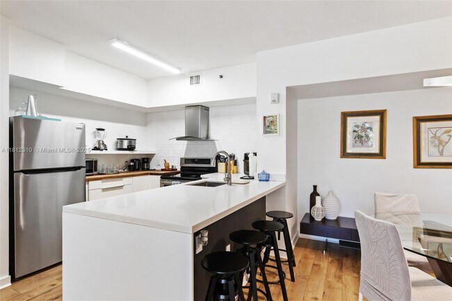 Building Photo - 19999 E Country Club Dr