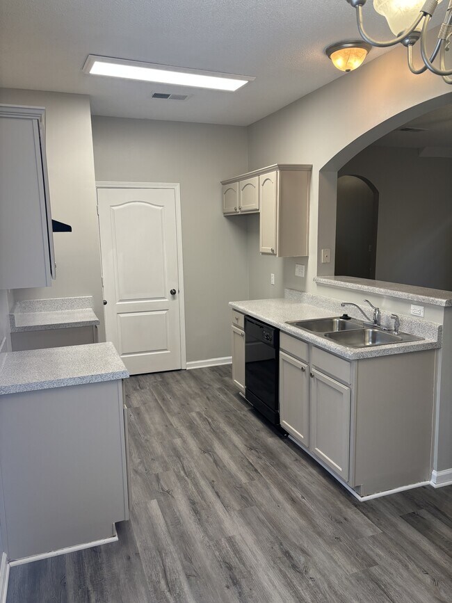 Building Photo - 9150 Cinderhill Cove E
