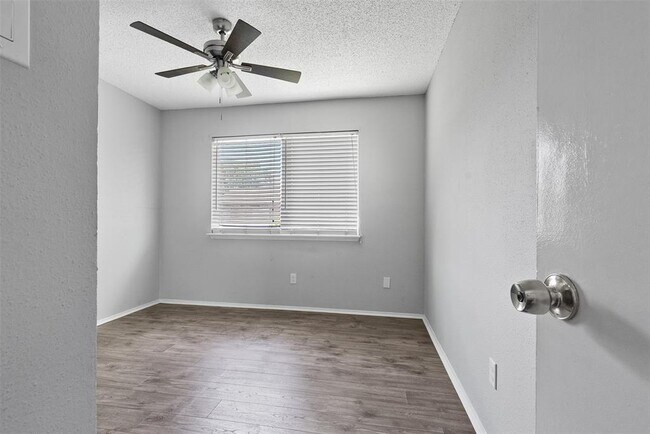Building Photo - 4707 Cairnsean St