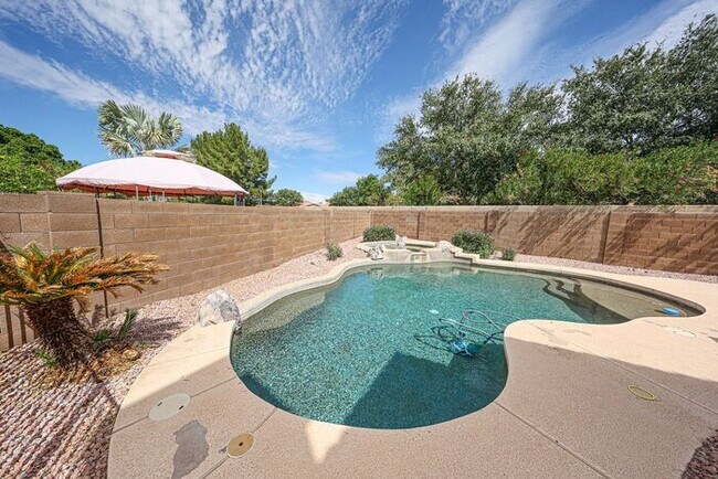 Building Photo - 5BD 3BA with Pool in West Chandler!