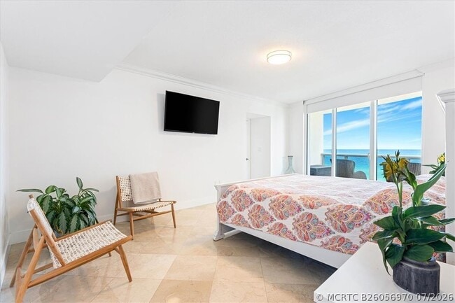 Building Photo - 17201 Collins Ave
