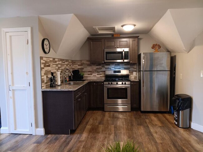 Building Photo - 20 Hawkins St