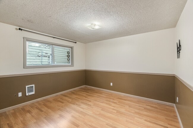 Building Photo - 744 W Marcy Ave