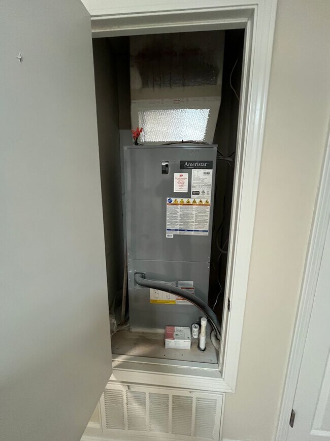 Building Photo - Lots of updates!