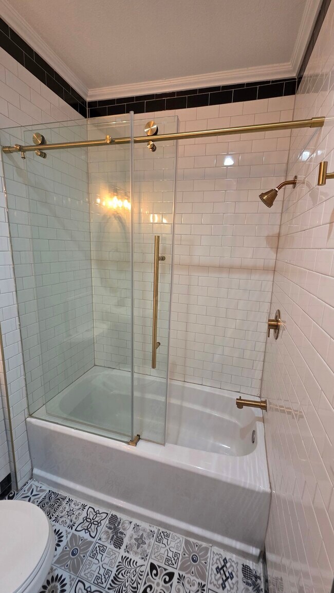 Building Photo - 345 N Van Ness Ave