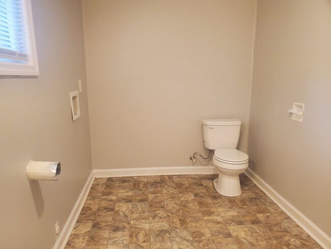 Building Photo - 3 Bedroom 2 Bath House
